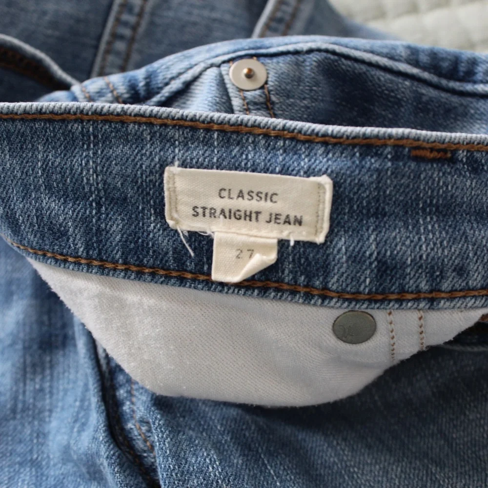 Light Wash Slightly Distressed High-Rise Calssic Straight Jeans - Picture 8 of 9